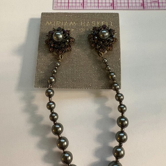 Signed Miriam Haskell gold metal, grey pearl & amethyst floral drop earrings NWT - Picture 7 of 7